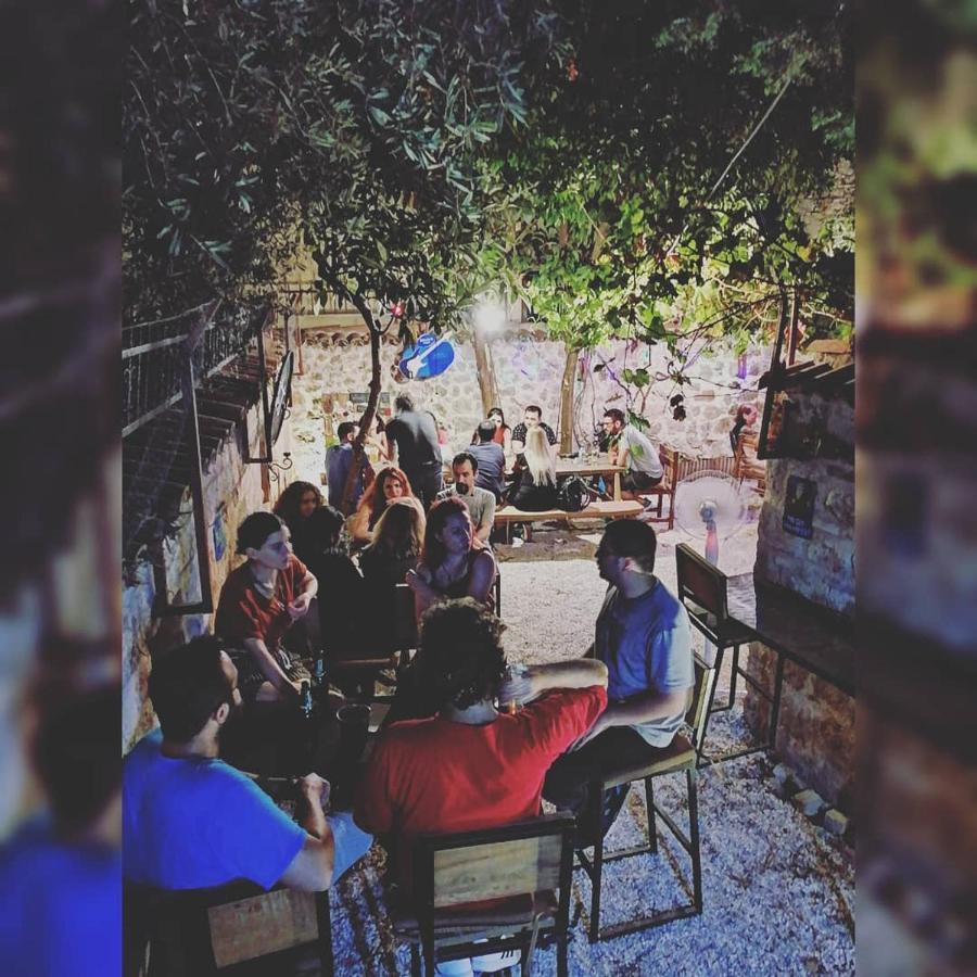 Kuyu Beergarden Hostel Antalya Luaran gambar