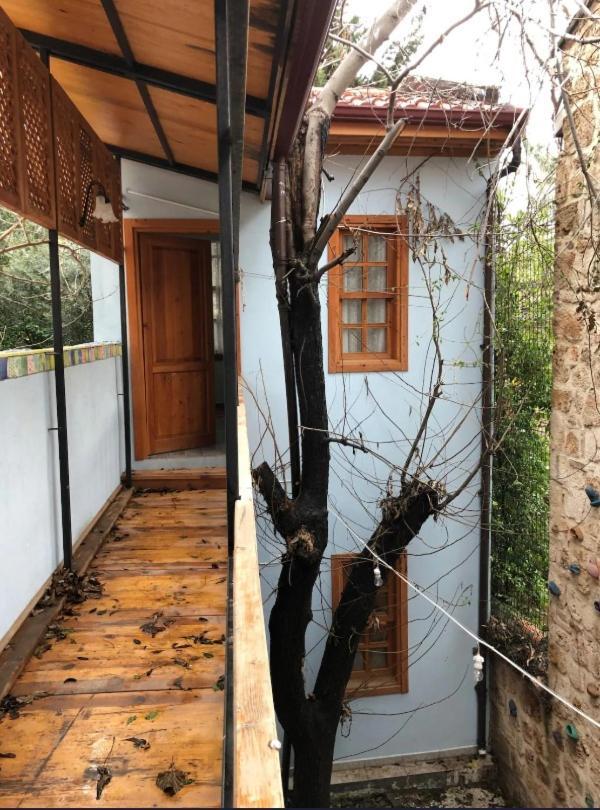 Kuyu Beergarden Hostel Antalya Luaran gambar