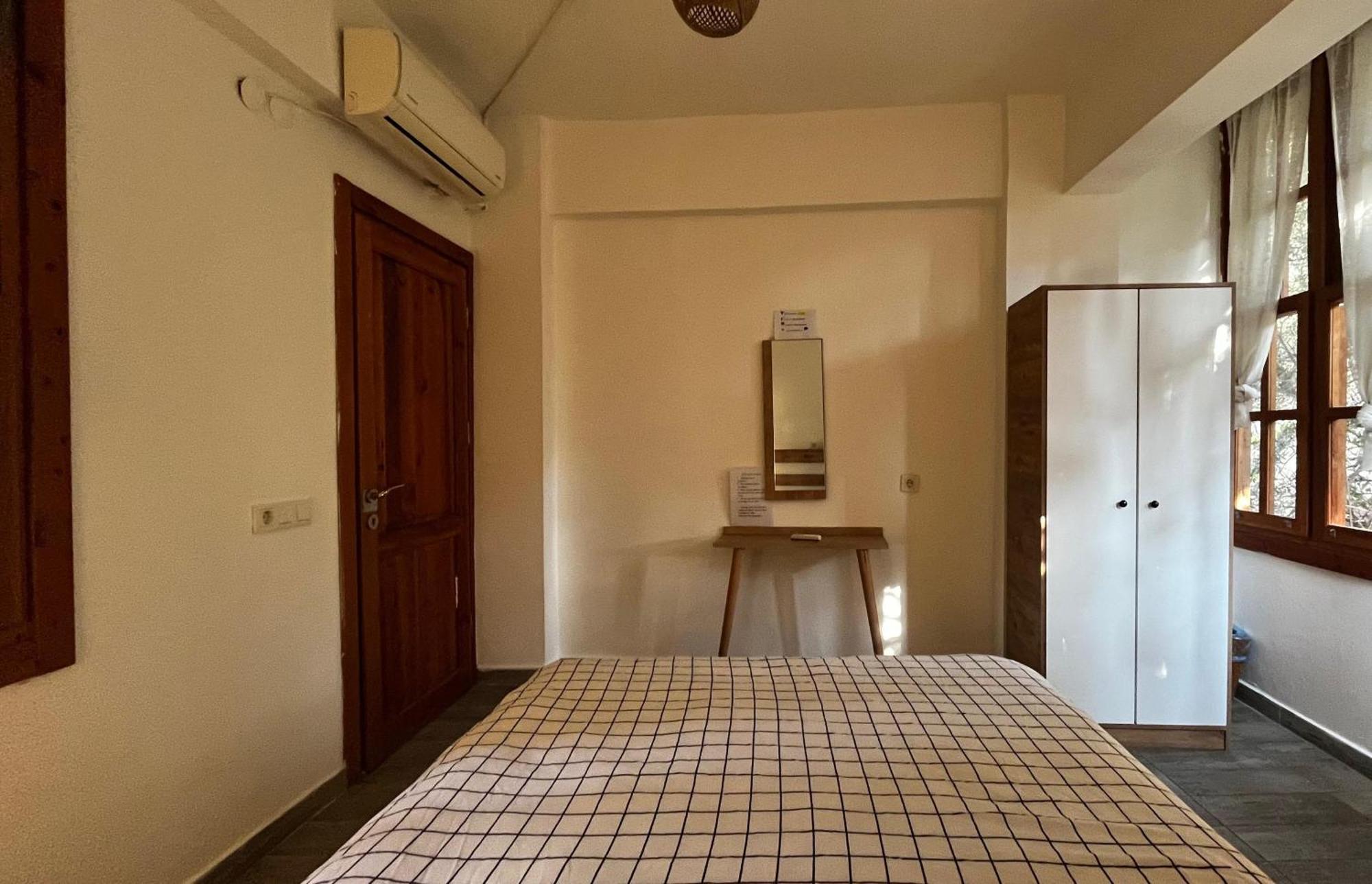Kuyu Beergarden Hostel Antalya Luaran gambar