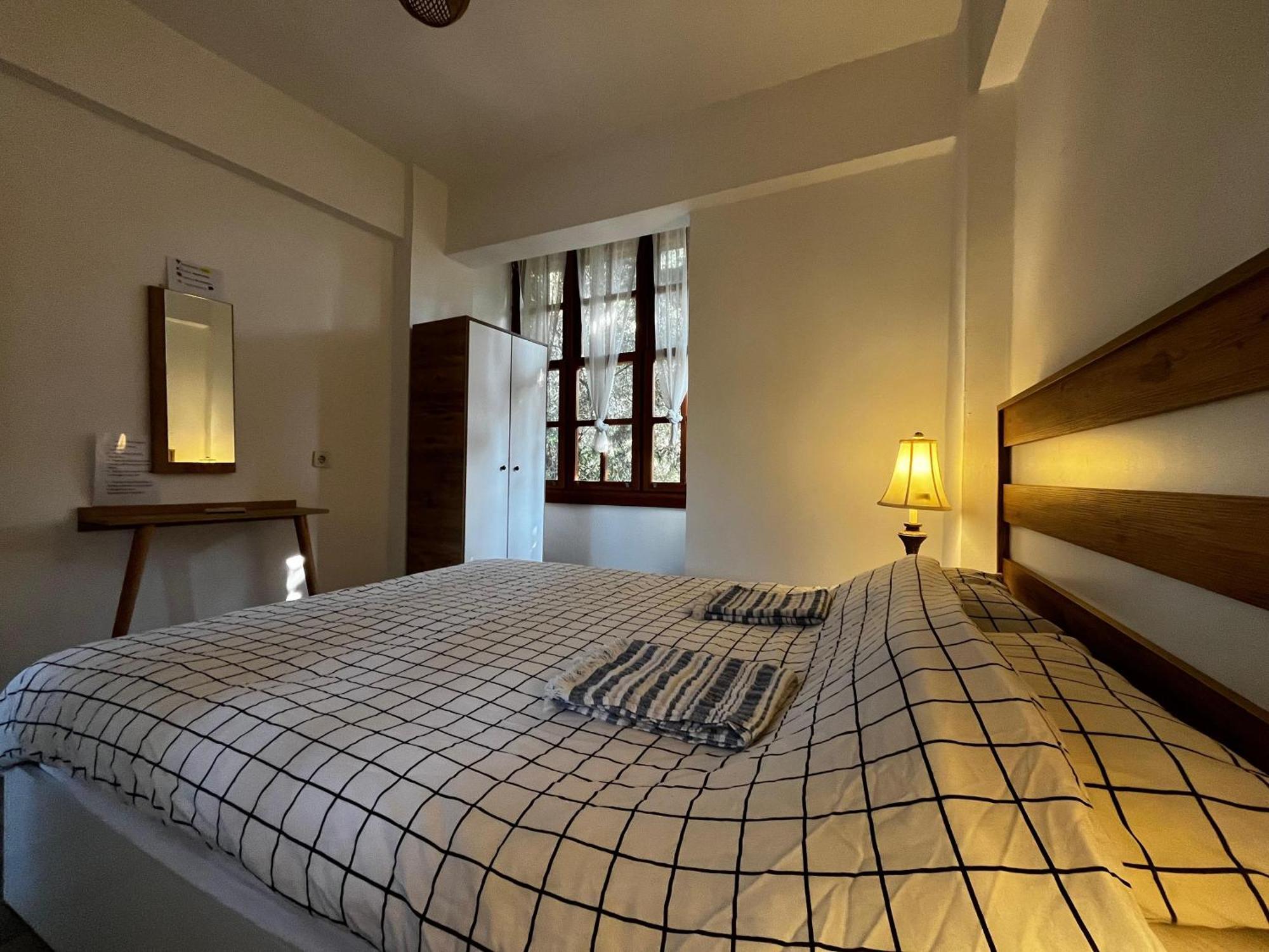Kuyu Beergarden Hostel Antalya Luaran gambar