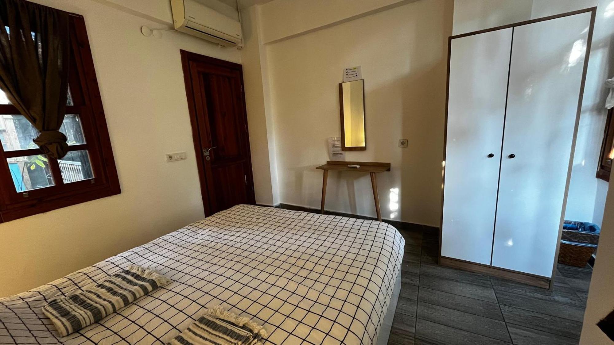 Kuyu Beergarden Hostel Antalya Luaran gambar