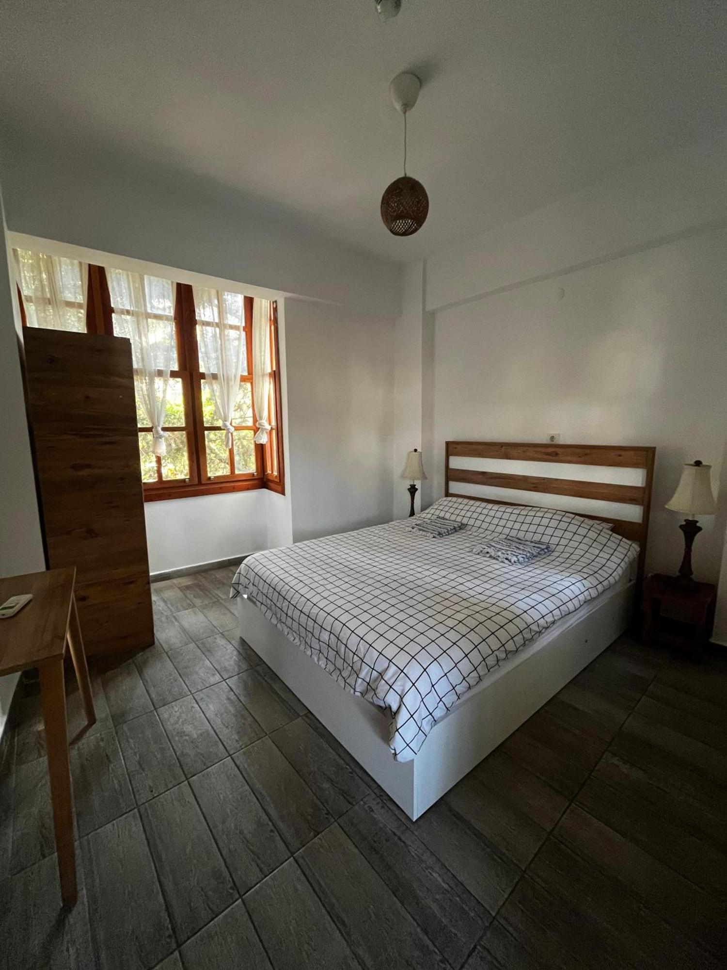 Kuyu Beergarden Hostel Antalya Luaran gambar