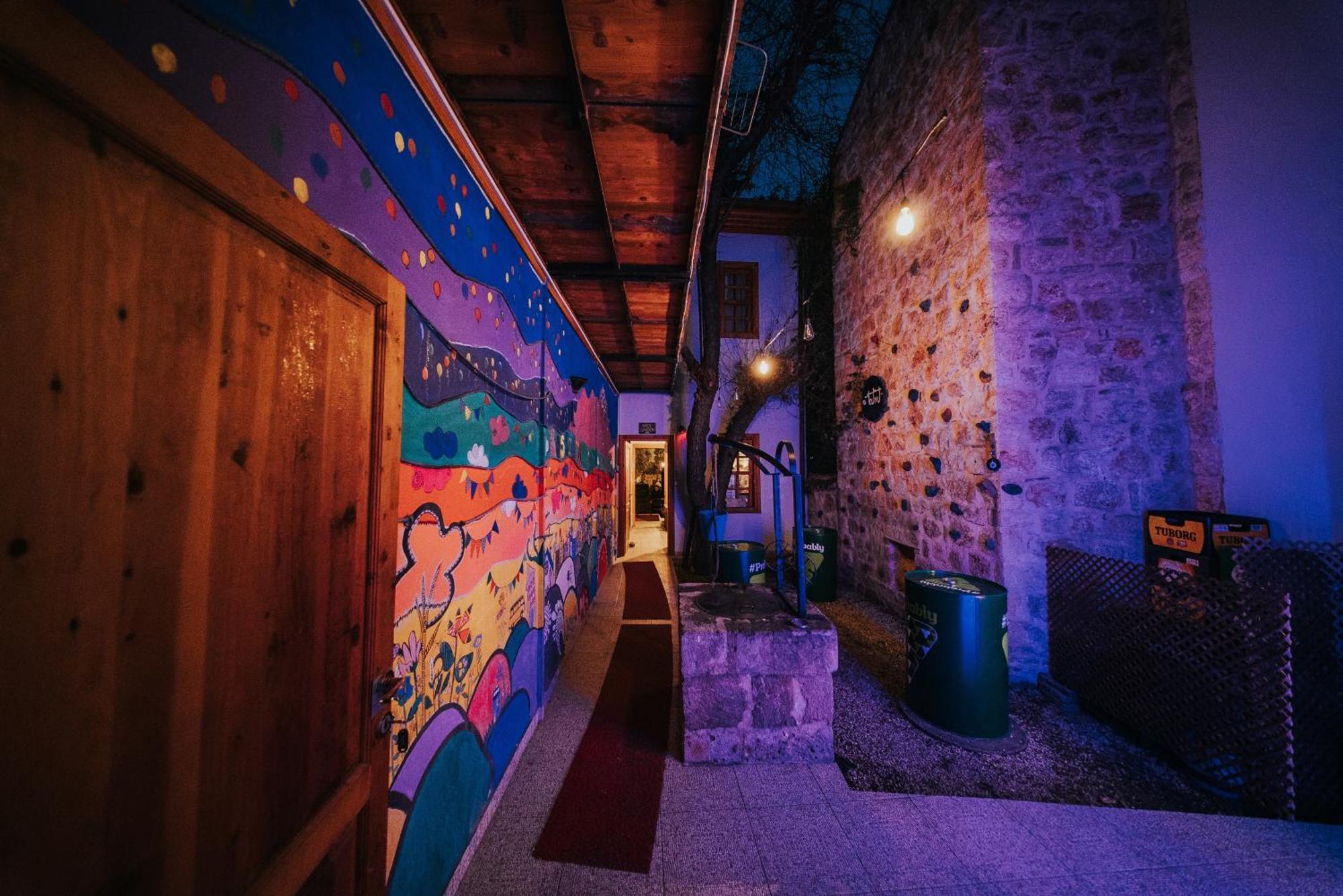 Kuyu Beergarden Hostel Antalya Luaran gambar