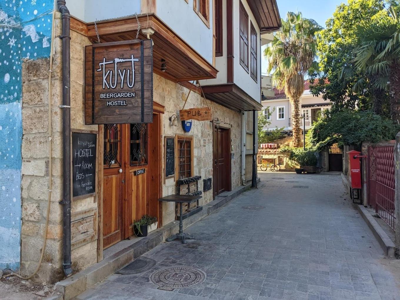 Kuyu Beergarden Hostel Antalya Luaran gambar
